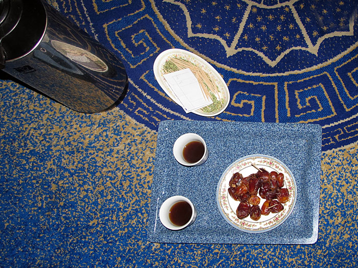 Als Nachtisch gibt es Datteln und omanischen Kaffee