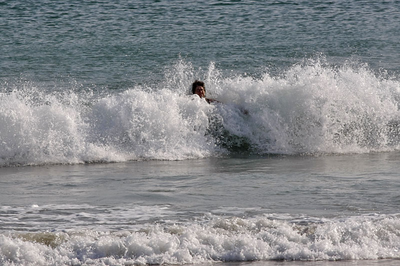 ... wird von einer Welle erwischt ;-)
