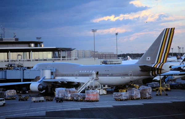 In Frankfurt wird gerade mein Reisegepäck verladen ;-)
