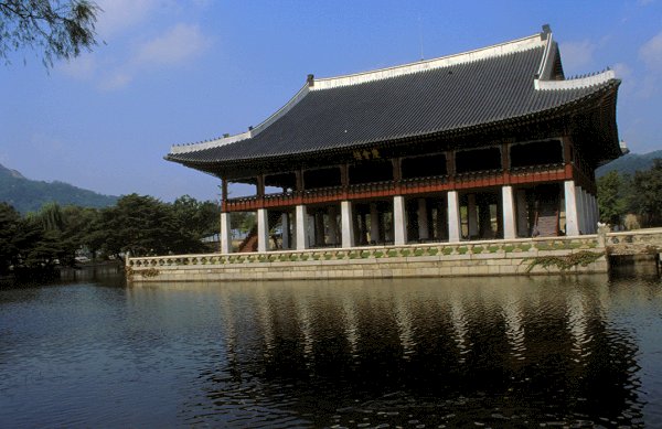 Der Pavillon Gyeonghoeru diente zum Empfang fremder Herrscher