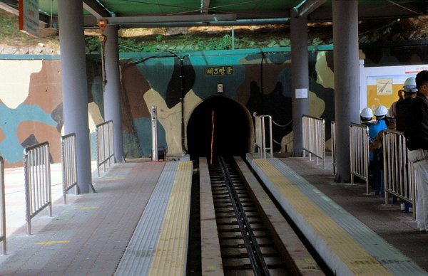 Besuchereinfahrt in den 3. Infiltrations-Tunnel