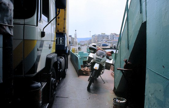 Überfahrt über die Meerenge, zum europäischen Teil der Türkei