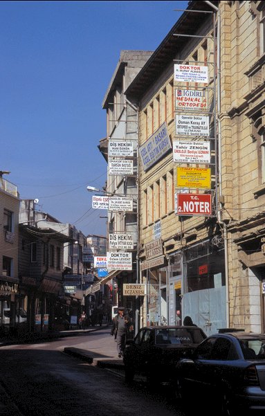 Ein typisches Ärztehaus in der Türkei