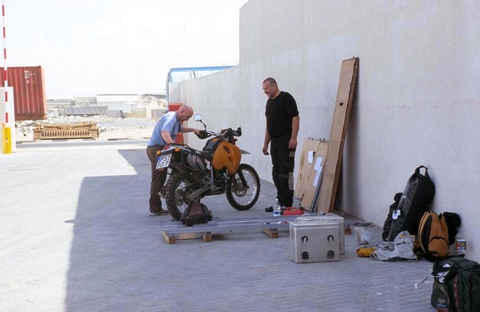 Jürgen und Rainer versuchen die KTM zu starten
