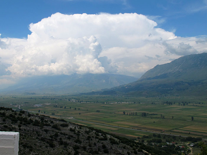 Die Ebene vor Gjirokastra