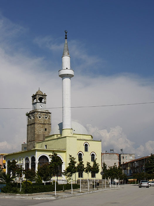 Kirche und Moschee in trauter Nachbarschaft - geht doch!