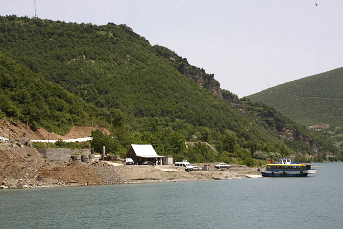 Die Anlegestelle bei Fierzë