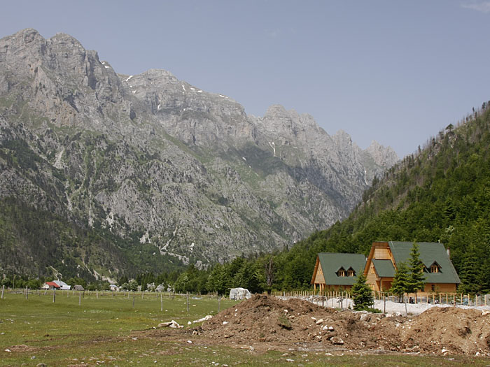 Neue Häuser bei Valbona