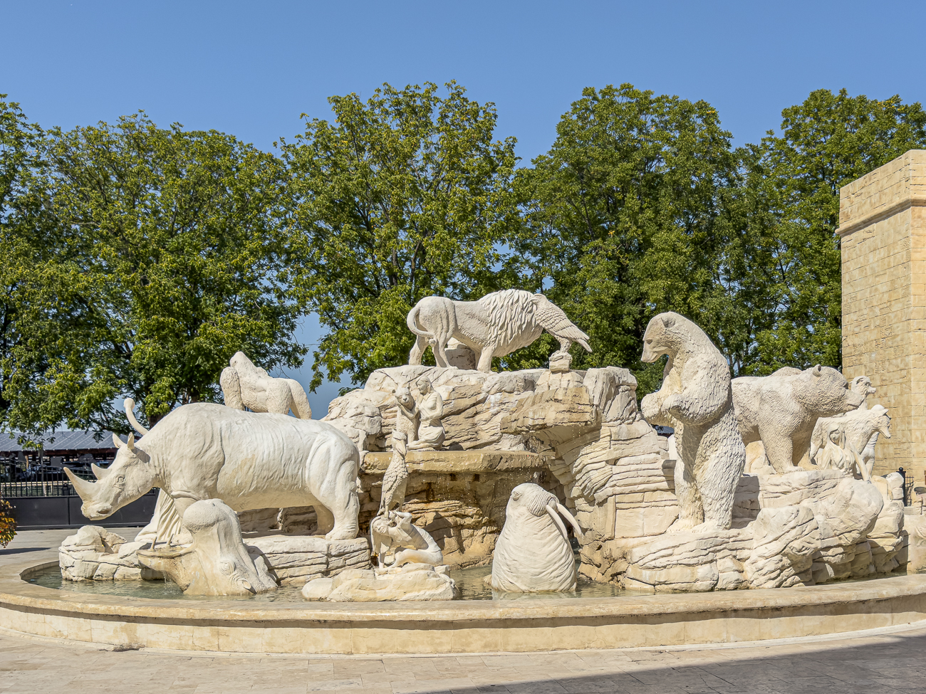 Am Ausgang des Zoos Pairi Daiza