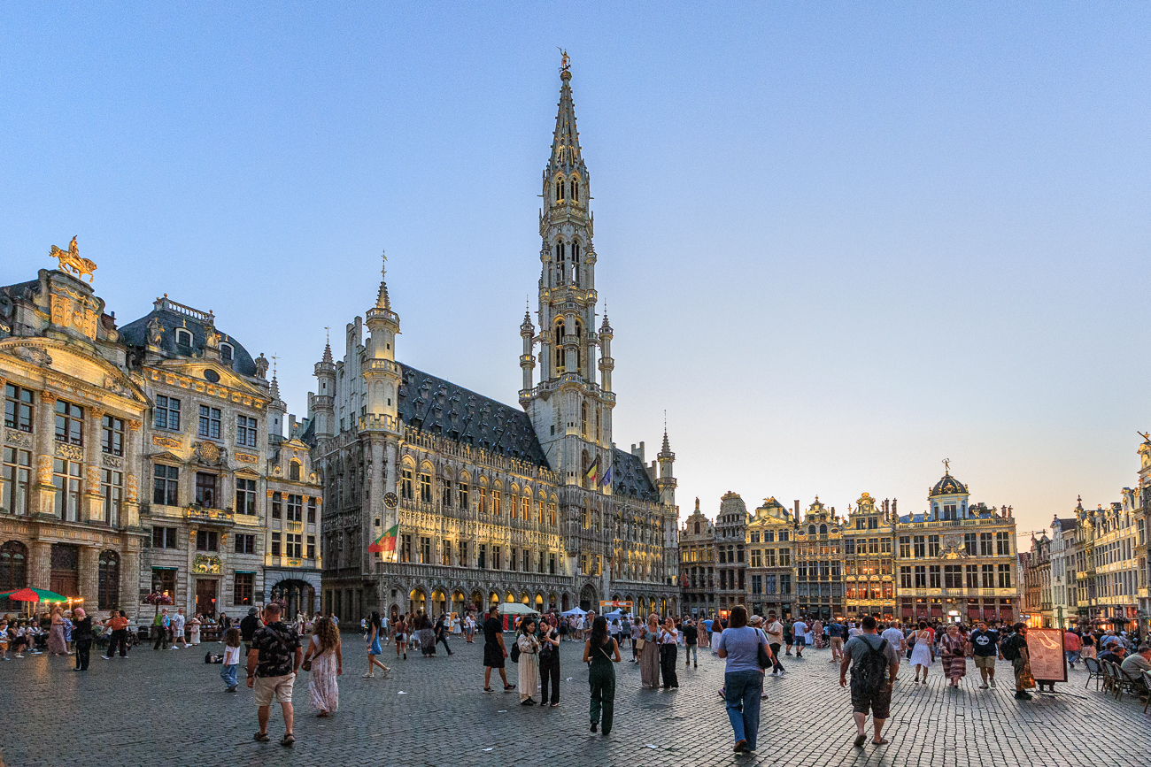 Der Grand-Place (französisch) bzw. Grote Markt (niederländisch) ...