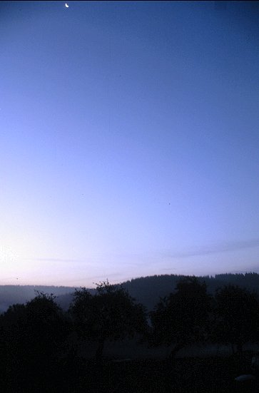Der Mond bei Sonnenaufgang