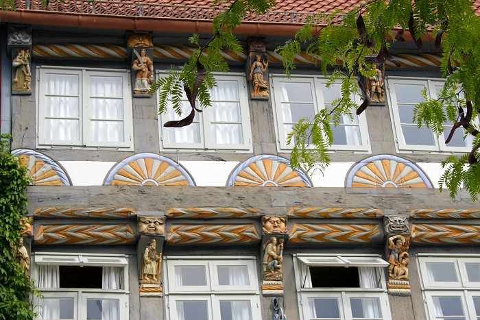 Lustige Schnitzereien