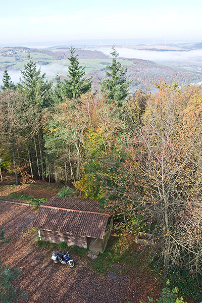 Vom Aussichtsturm nach unten geschaut