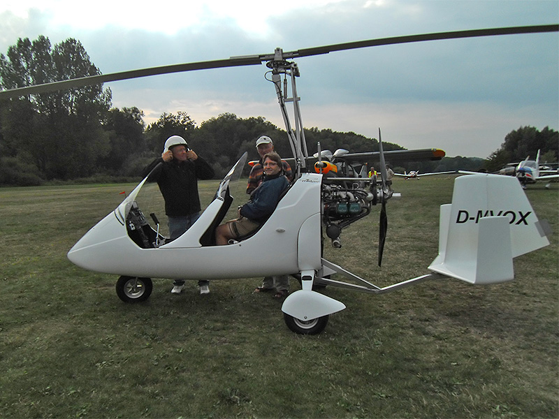 Fertigmachen zum Start mit dem Gyrokopter