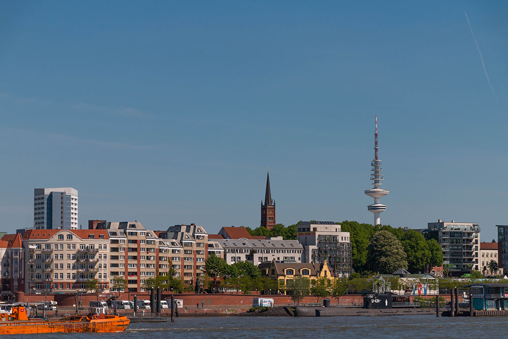 Blick auf U-Boot und Fernsehturm