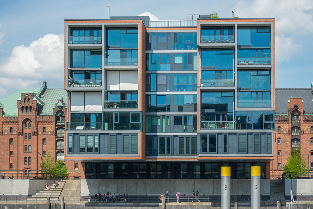 Bürogebäude und Wohnungen im alten Hafen