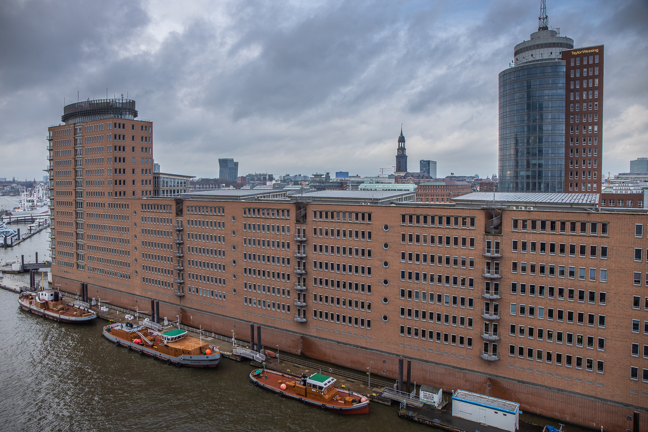 Teile der Hafencity, weiter hinten der Michel