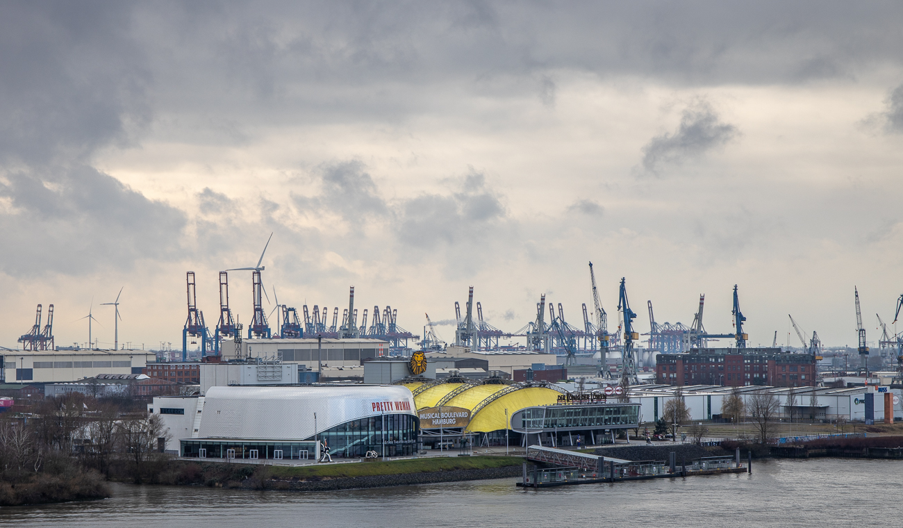 Das Stage Theater im Hafen Hamburg befindet sich auf der Hamburger Elbinsel Steinwerder