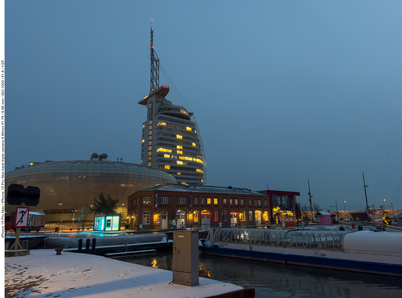 Das ATLANTIC Hotel SAIL City ist mit über 140 Meter das höchste Gebäude der Stadt. Direkt daneben steht das Klimahaus