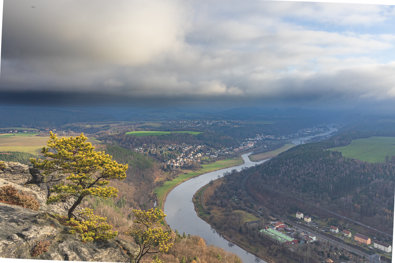 Blick auf das Elbetal Richtung Bad Schandau