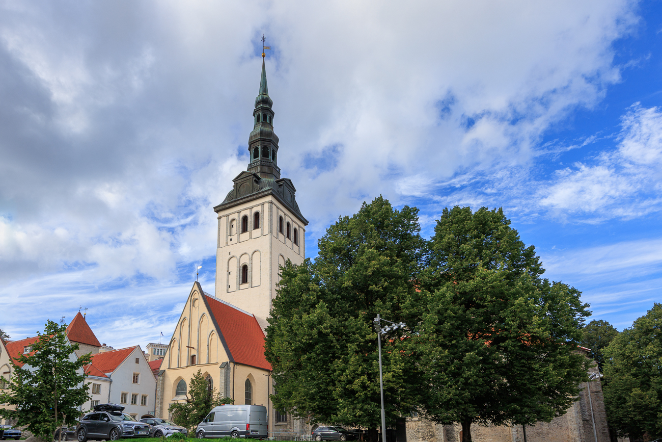 Die Nikolaikirche (estnisch Niguliste kirik) ist eines der Wahrzeichen der estnischen Hauptstadt Tallinn. Sie liegt am Fuße des Tallinner Dombergs südlich der Nikolaistraße und östlich der Ritterstraße.