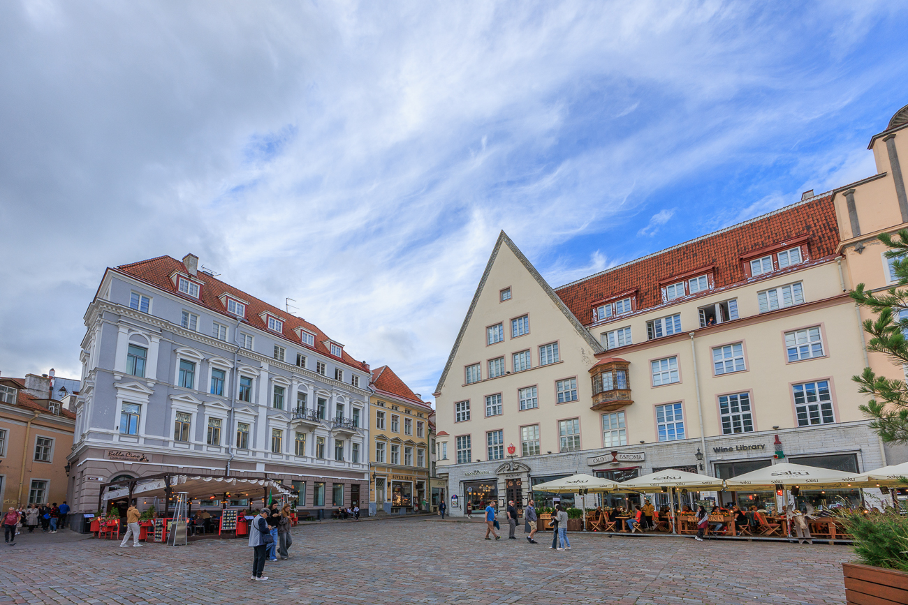 Geschäfte und Cafés am Rathausplatz
