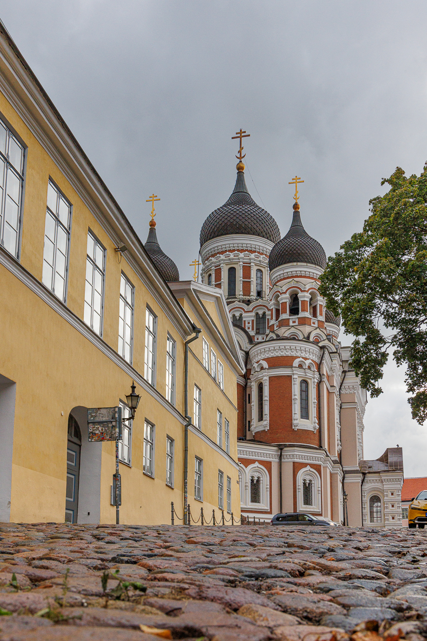 Während der Unabhängigkeit Estlands sollte die Kathedrale, die als Symbol der Russifizierung gesehen wurde, im Jahre 1924 abgerissen werden. Im Zweiten Weltkrieg schlossen 1941 die deutschen Besatzer die Kathedrale. Ende des 20. Jahrhunderts wurde sie grundlegend restauriert. Teile der Gottesdienste werden auf Estnisch abgehalten.