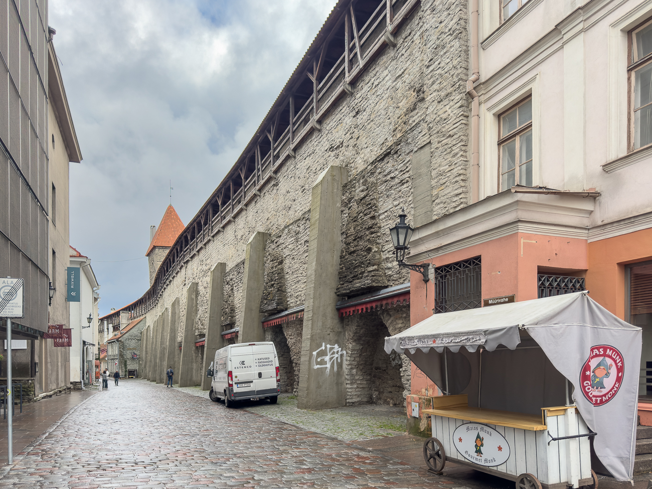 Die Revaler Stadtbefestigung (estnisch Tallinna linnamüür) ist die historische Stadtbefestigung der estnischen Hauptstadt Tallinn