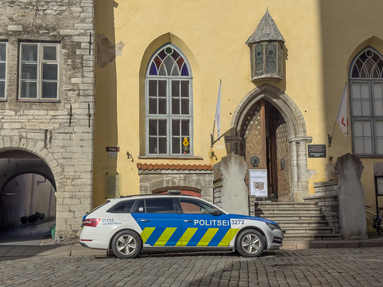 Schreibfehler? Nein, Polizei auf estnisch ;-)