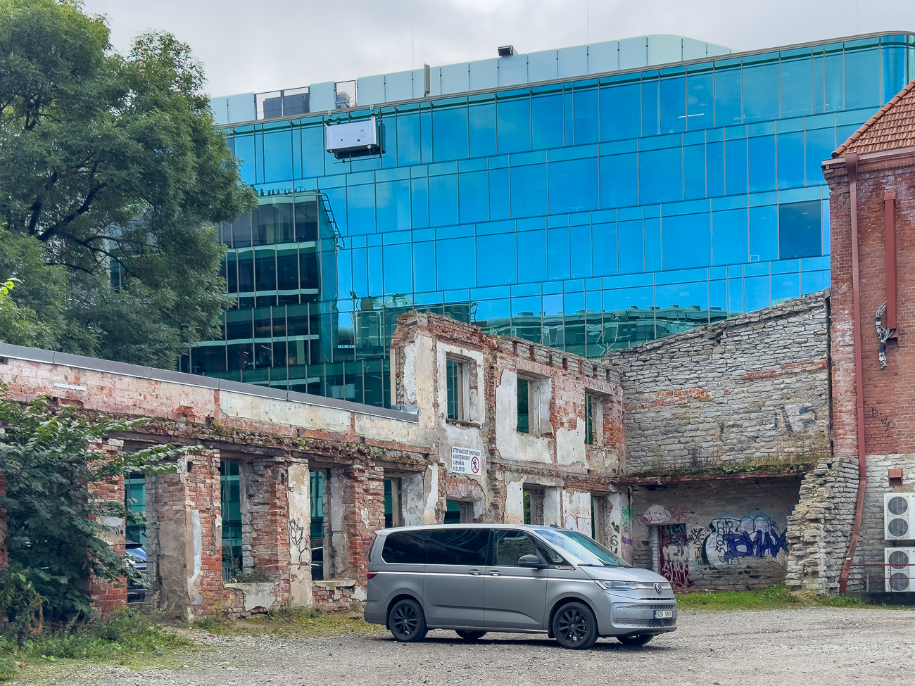 Zumindest das Auto ist neueren Ursprungs ;-)