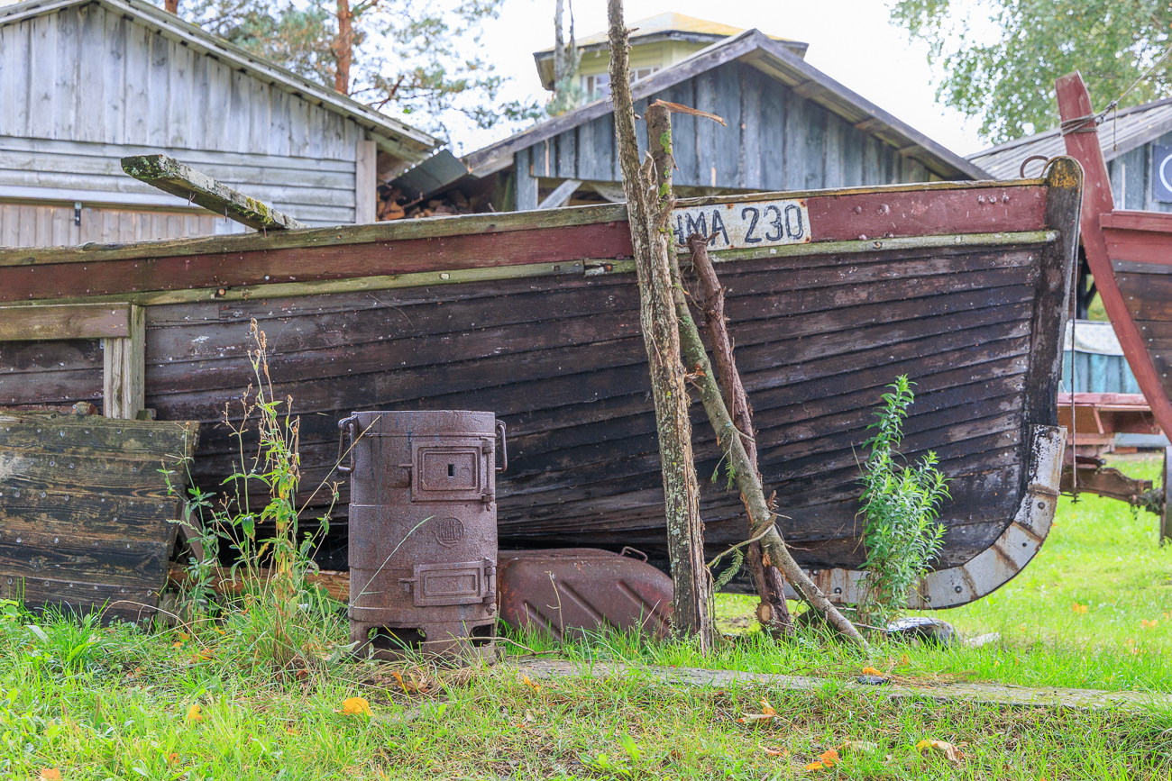 Bollerofen und altes Boot