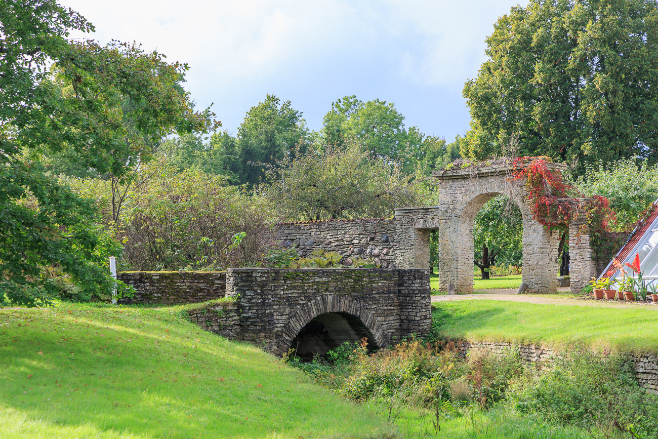 Zugang zum Blumengarten