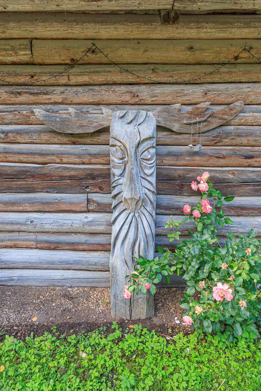 Stilisierter Elch auf dem Fußweg zu den Fischerhütten von Altja
