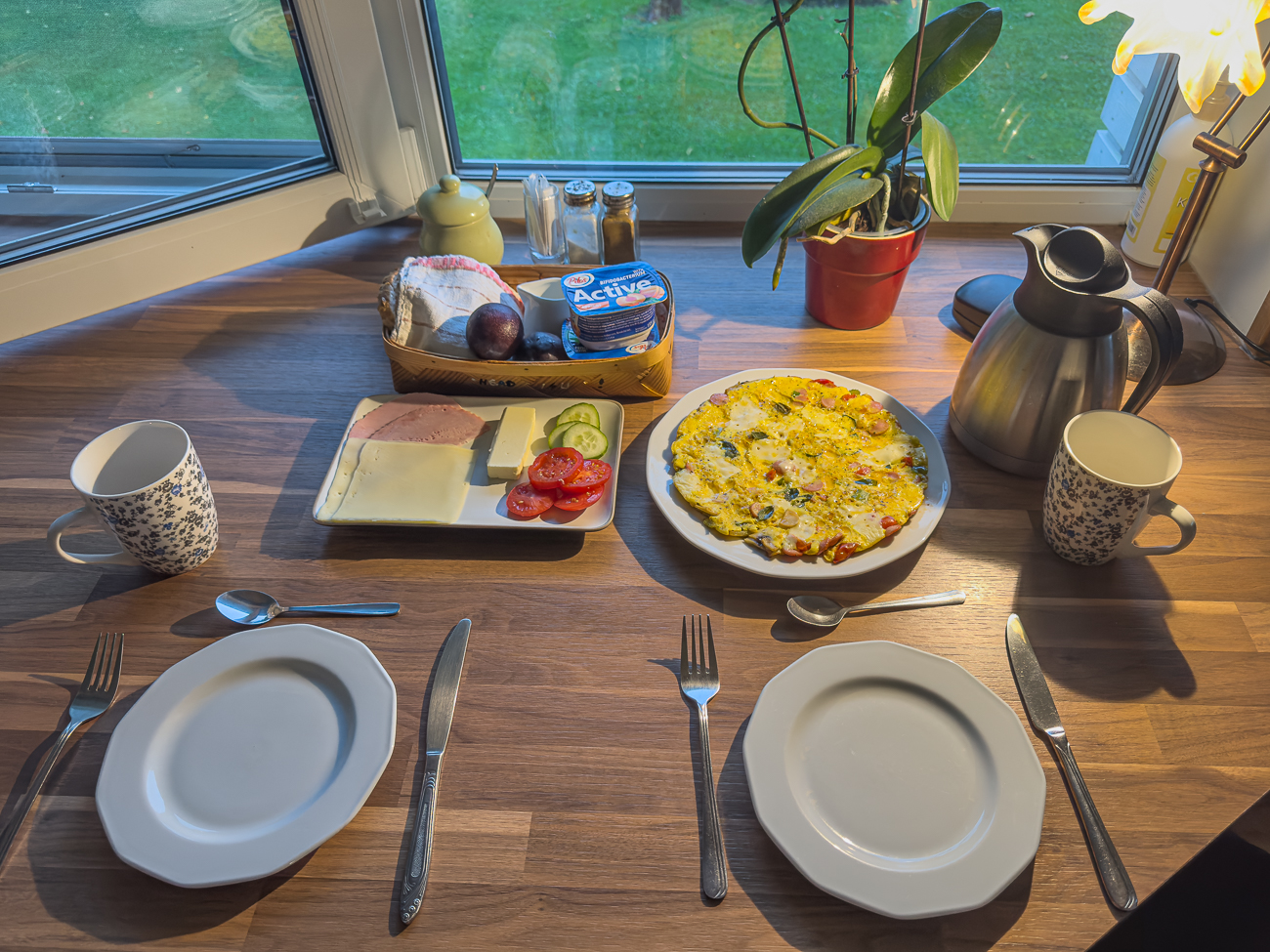 Nach einem, von der Wirtin liebevoll zubereiteten Frühstück, starten wir zur heutigen langen Rundtour
