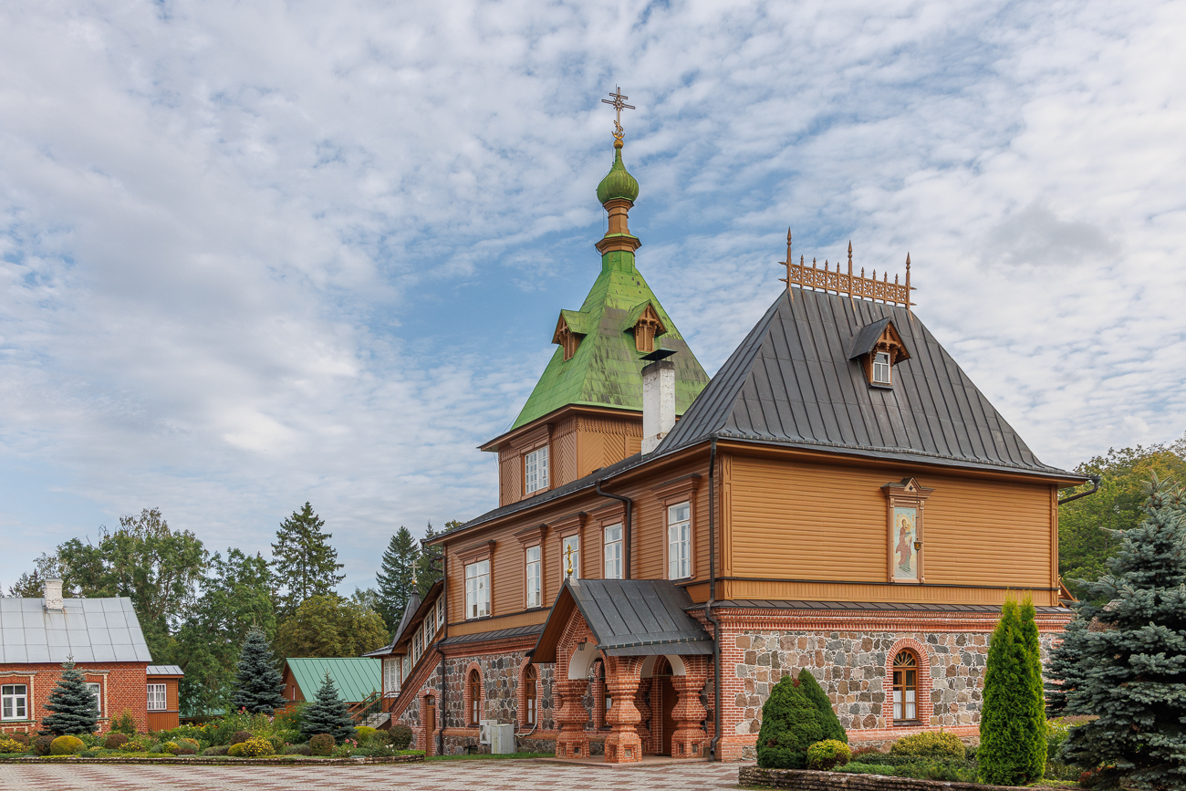 Die meisten Gebäude bestehen aus Natursteinmauern und Holz