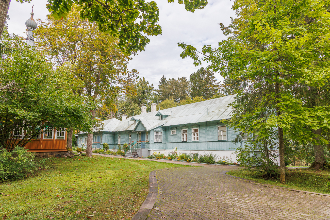 Die scheinen Unterkünfte für die Nonnen zu sein