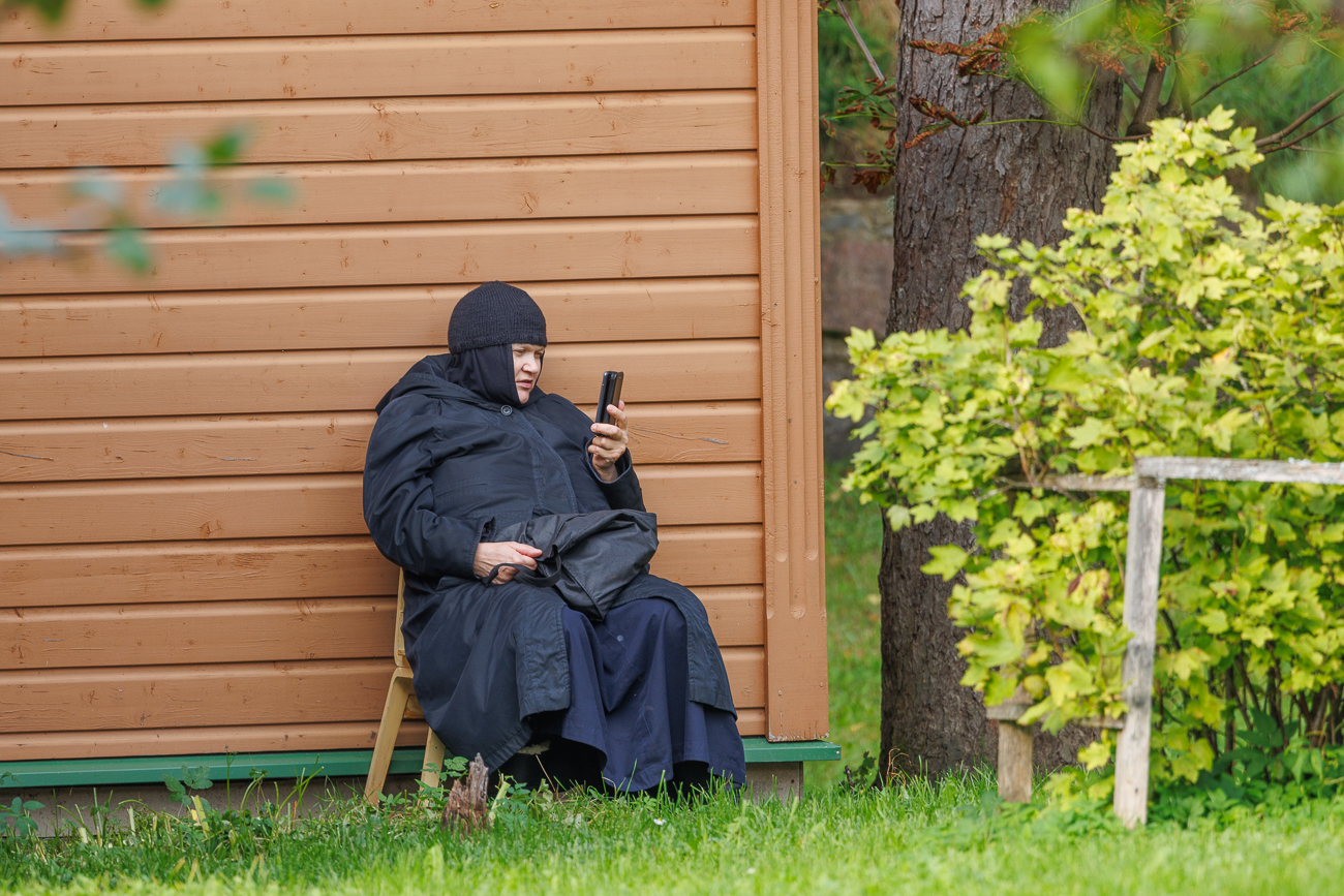 Moderne Zeiten, auch Nonnen telefonieren mit FaceTime ;-)