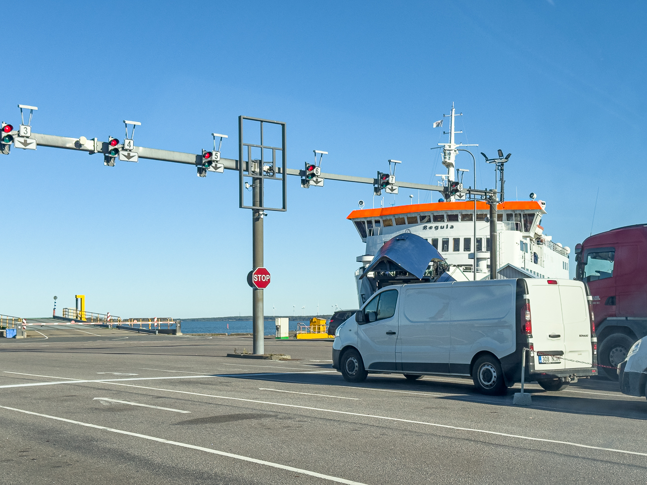 Hier sind wir schon am F&auml;hrhafen von Virtsu. Nach der Reparatur mussten wir uns beeilen, um die bereits gebuchte F&auml;hre nicht zu verpassen