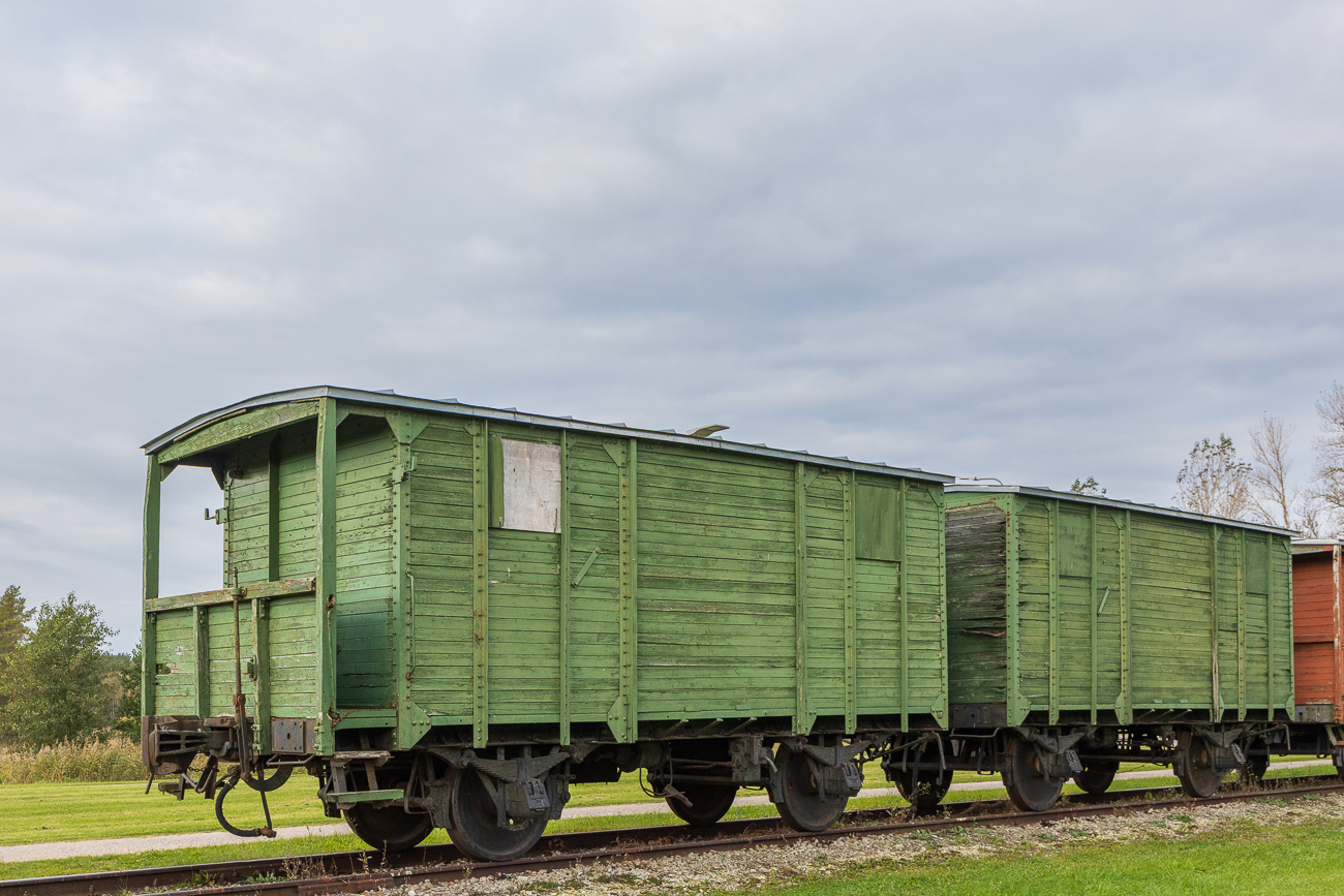 Einige alte Güterwaggons im alten Bahnhof von Haapsalu