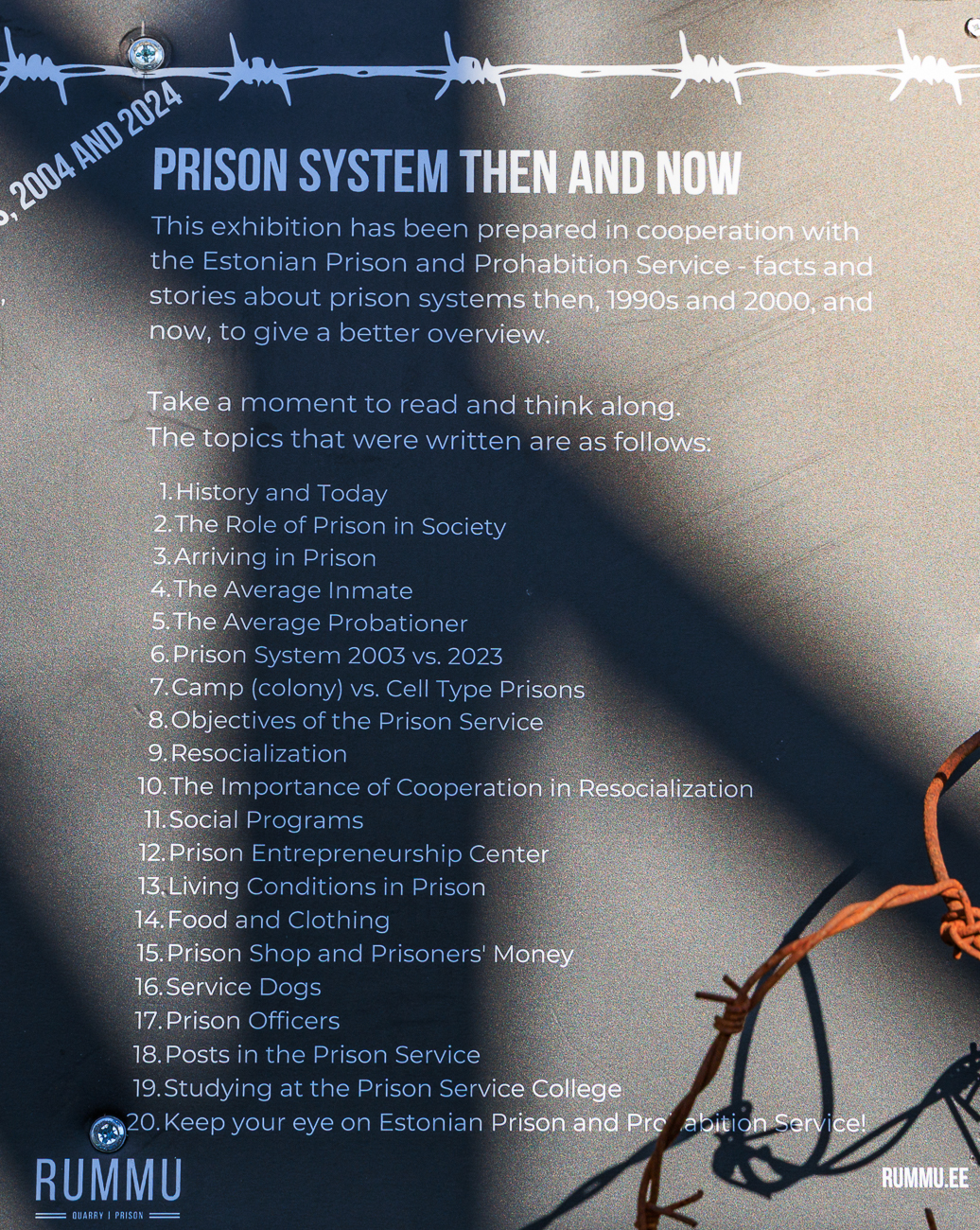 Zahlreiche Schilder erz&auml;hlen von der Vergangenheit des Gef&auml;ngnisses