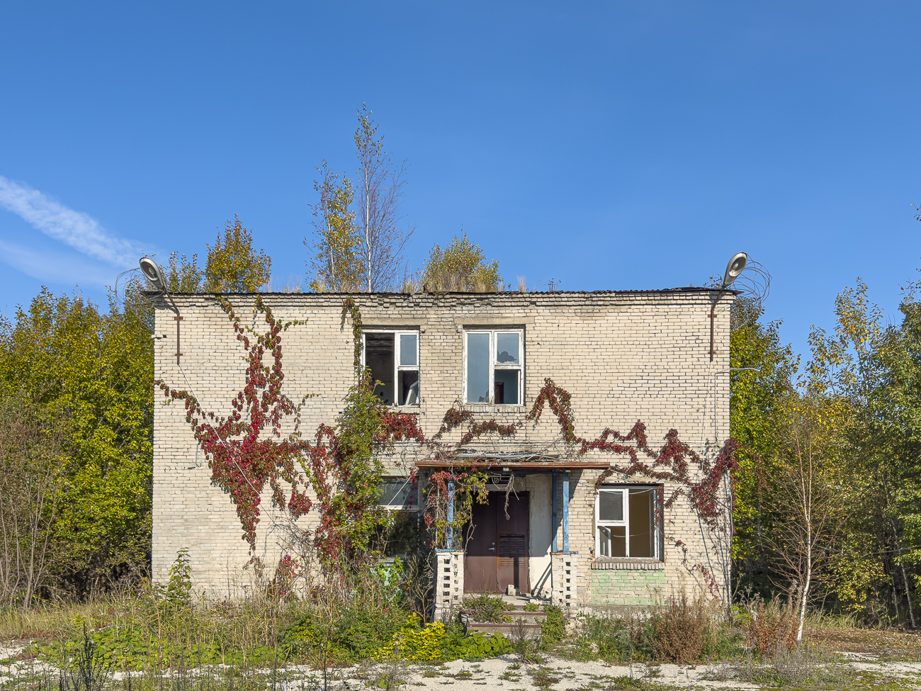 Auch deses Haus sieht mitgenommen aus