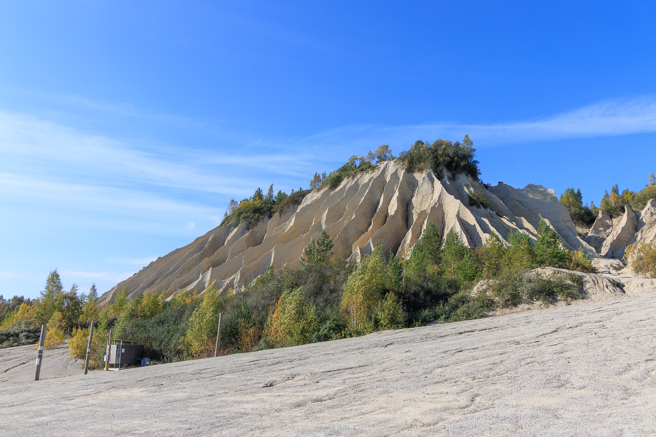 Kalksteinfelsen am Seeufer