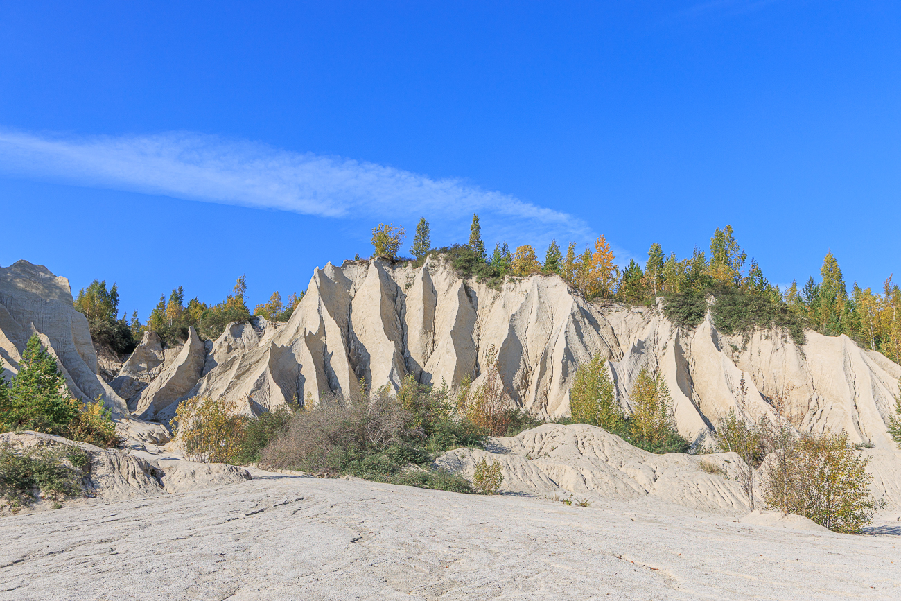 Kalksteinfelsen am Seeufer