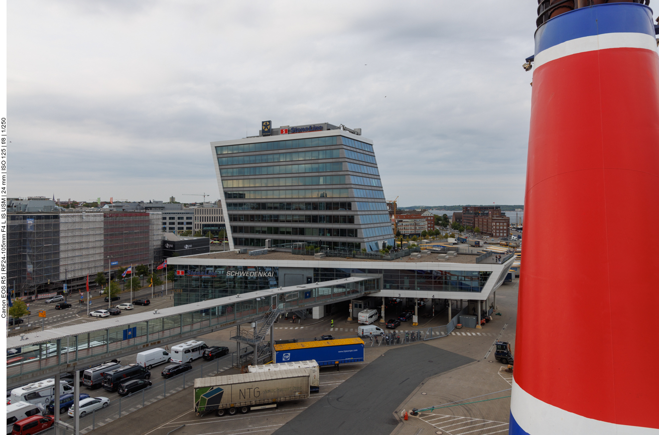 Wir sind bereits auf dem Schiff, andere stehen noch in der Warteschlange