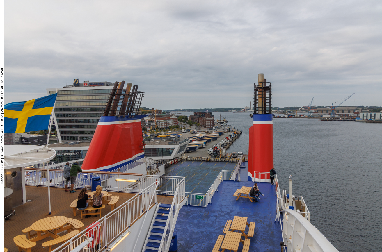 Auf Deck gibt es Sitzgelegenheiten ...