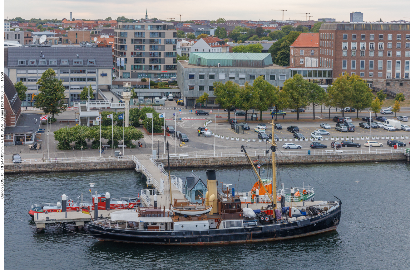 Der Dampfer Bussard ist der letzte Tonnenleger unter Dampf
