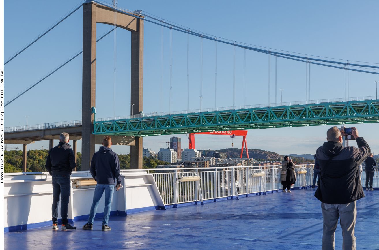 Ob wir unter der Brücke durchpassen?