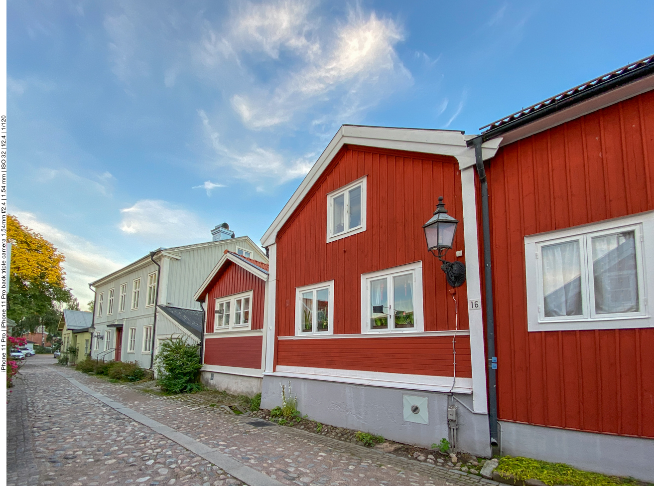 Etwas komisch sind die Spiegel vor den Fenstern ...