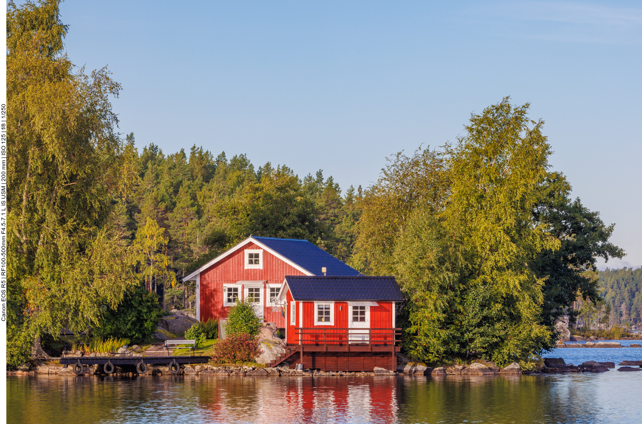 Viel Wasser und rote Häuser