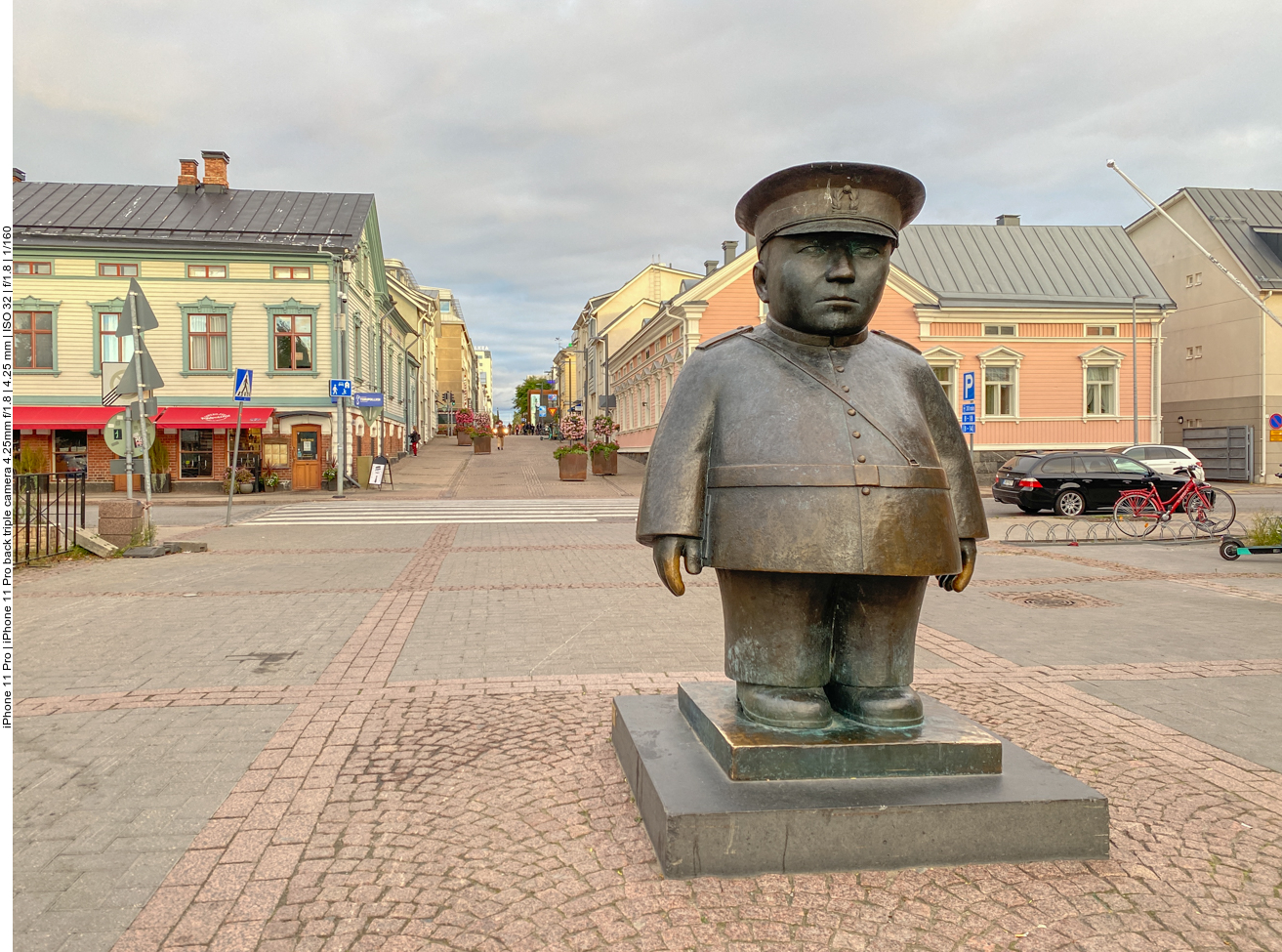 Skulptur Toripolliisi vor der Markthalle (letztere war leider schon geschlossen)